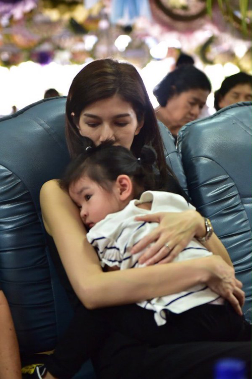 โบว์ แวนด้า  ปอ ทฤษฎี 