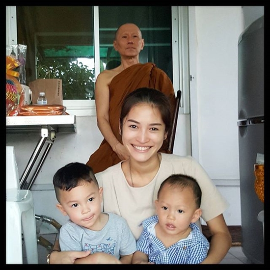 พลอย พลอยพรรณ 