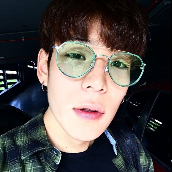 ดาราชุดนักศึกษา