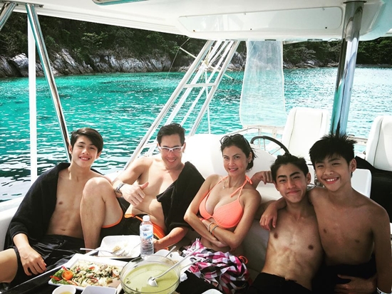 เจ เจตริน,ปิ่น