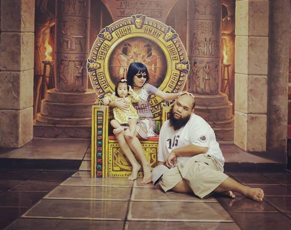  	กอล์ฟ ฟักกลิ้งฮีโร่ แต่งกลอนชื่นชมเมีย 