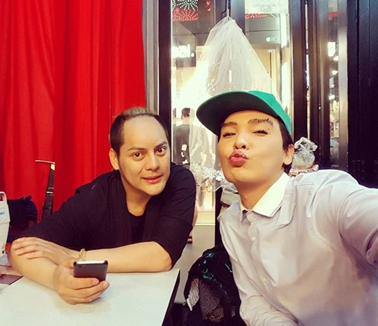 นาธาน โอมาน ชุดแต่งงาน