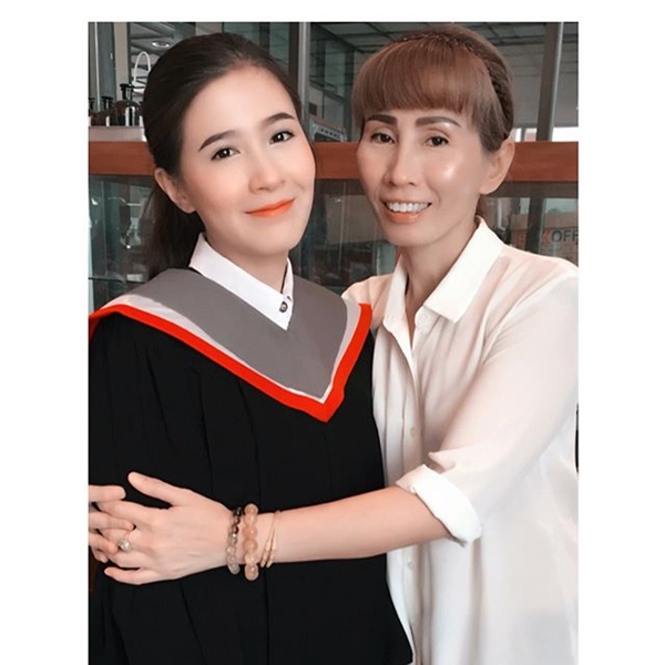 โฟกัส จีระกุล รับปริญญา