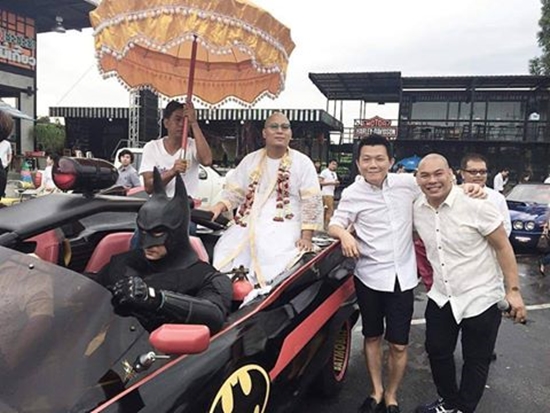 งานบวชลูกชายโหน่ง ชะชะช่า