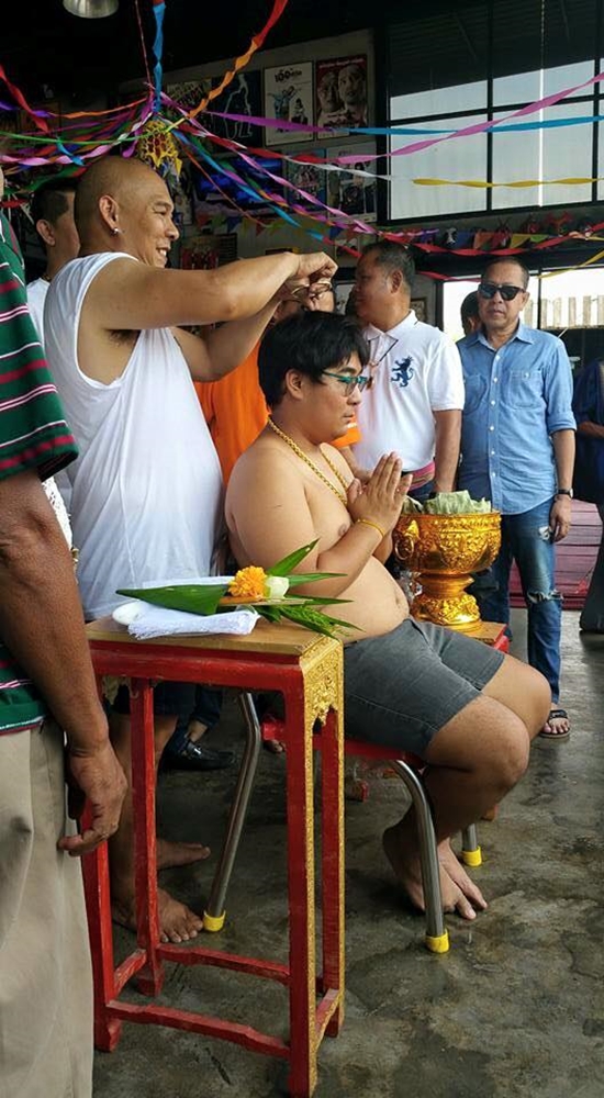 งานบวชลูกชายโหน่ง ชะชะช่า