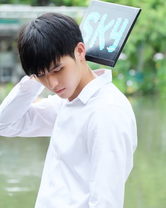 ดาราชุดนักศึกษา