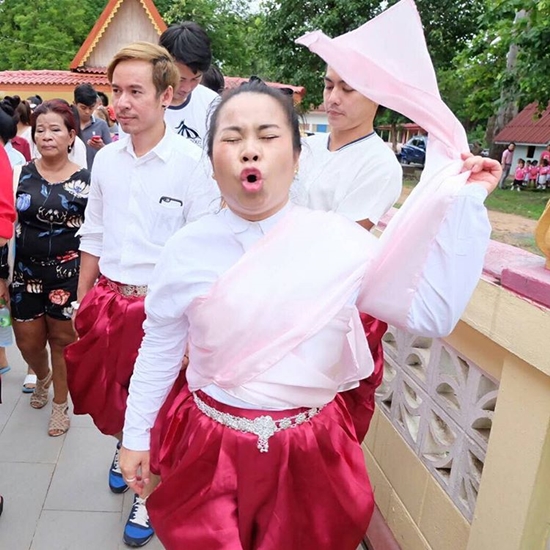 งานบวชลูกชายโหน่ง ชะชะช่า