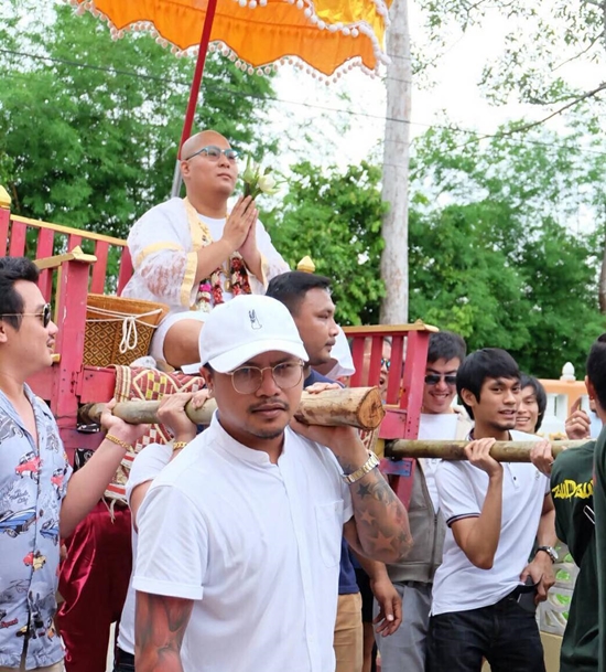 งานบวชลูกชายโหน่ง ชะชะช่า