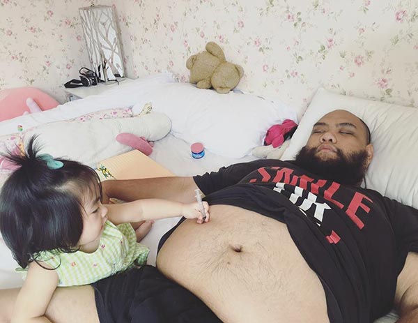 กอล์ฟ ฟักกลิ้ง ฮีโร่ โกนหนวด