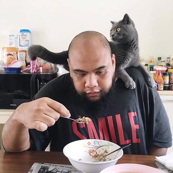 กอล์ฟ ฟักกลิ้ง ฮีโร่ โกนหนวด