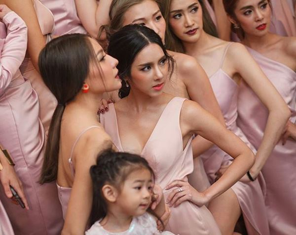 งานแต่งหญิงแย้