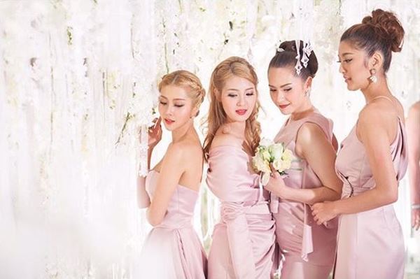 งานแต่งหญิงแย้