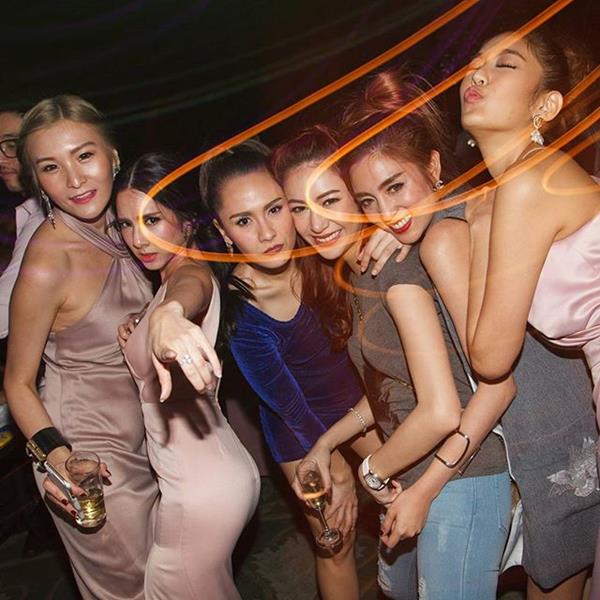 งานแต่งหญิงแย้