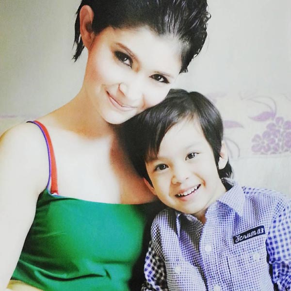 แอนนี่ ฑีฆายุ