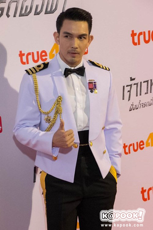 พระเอกไทยชุดทหาร