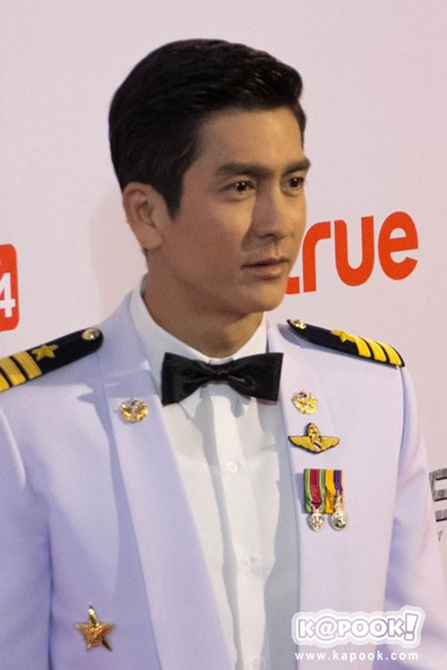 พระเอกไทยชุดทหาร