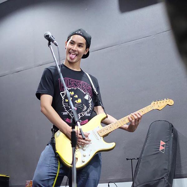 เก้า จิรายุ