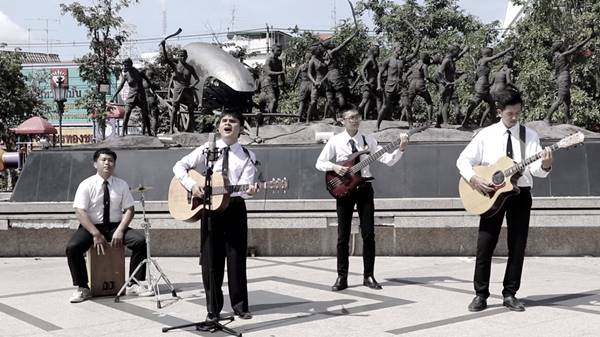 หมิง ร้อยเสียง ศิลปินตาบอด แต่งเพลง 