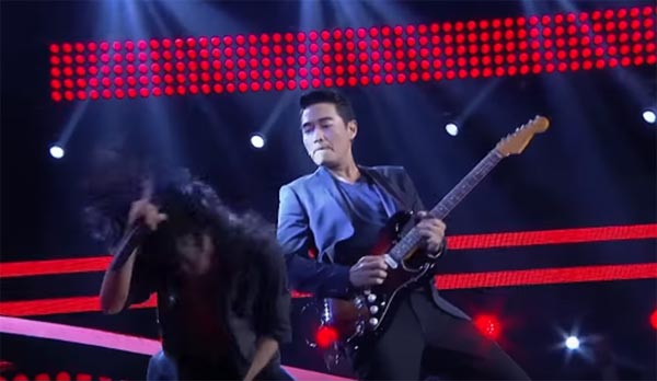 คลิป โค้ชก้อง สหรัถ โชว์โซโล่กีต้าร์บนเวที The Voice 5 เท่กระชากใจ