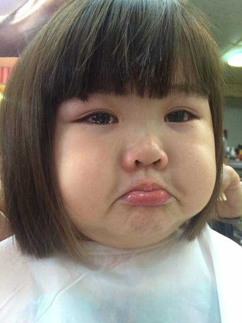 คลิปหนูน้อยจีจี้ตัดผมครั้งแรก งานดราม่าก็มา น้ำตาไหลอาบสองแก้ม