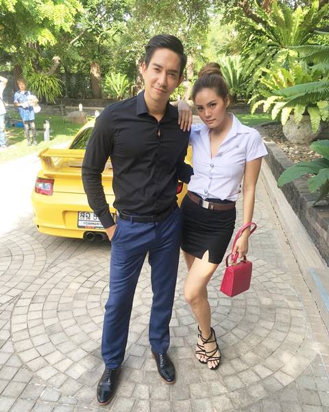 เจนี่ ย้อนวัยใส ๆ ใส่ชุดนักศึกษา แต่กระโปรงสั้น-เสื้อรัดติ้วไปนิดนะเธอ !