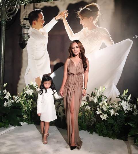 ภาพงานแต่ง เนย โชติกา ไฮโซอาร์มภาพงานแต่ง เนย โชติกา ไฮโซอาร์ม