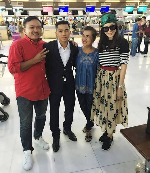 เมย์ พิชญ์นาฏ แชะภาพกับพ่อแม่ เจ ชนาธิป รักนี้ผ่านฉลุย