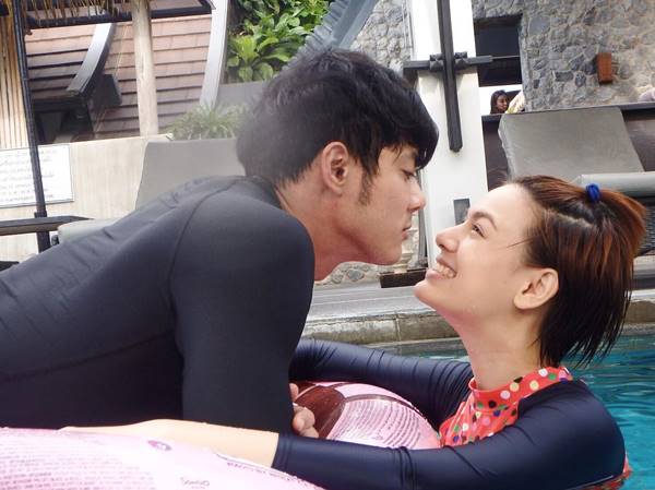 แมน การิน สยิวกิ้ว ถ่ายแบบกับคุณภรรยา โดนลูบไล้อก ถึงกับค้าง