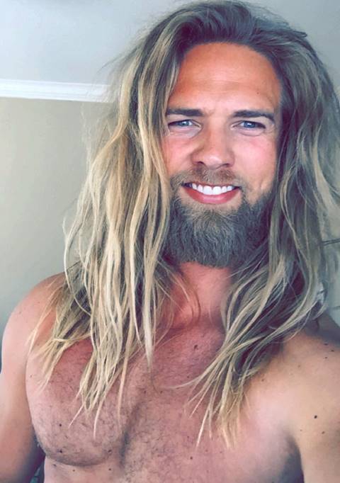 ธอร์ตัวจริง ! ทหารหนุ่มละลายใจสาว หุ่นล่ำหล่อลากสไตล์ไวกิ้ง