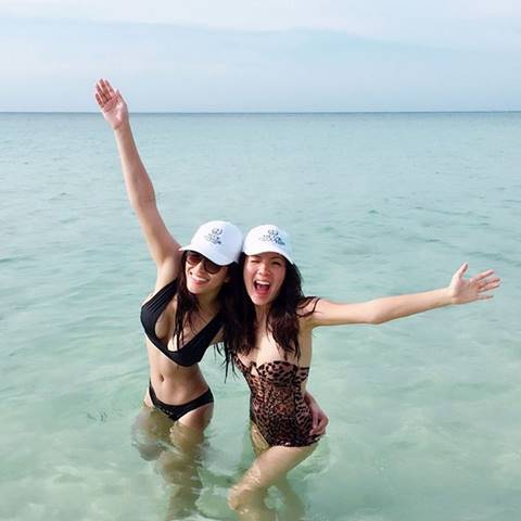 เอมมี่ มรกต เผยหุ่นแซ่บในชุดบิกินี่ เที่ยวทะเลทั้งที ความเซ็กซี่มาเต็ม