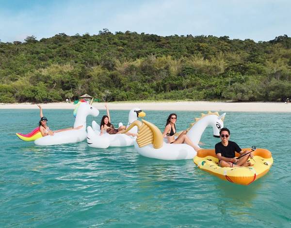 เอมมี่ มรกต เผยหุ่นแซ่บในชุดบิกินี่ เที่ยวทะเลทั้งที ความเซ็กซี่มาเต็ม