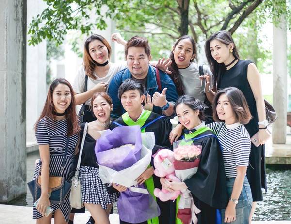 กันต์ ฮอร์โมน รับปริญญาพร้อม ปิ่น แฟนสาว โรแมนติกเกิ๊น..งานรับปริญญาใจก็มากันต์ ฮอร์โมน รับปริญญาพร้อม ปิ่น แฟนสาว โรแมนติกเกิ๊น..งานรับปริญญาใจก็มา