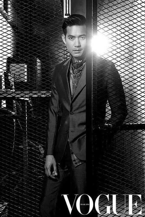 เวียร์ ศุกลวัฒน์ หนุ่มหล่อคนแรกขึ้นปก Vogue Thailand ประกบคู่นางแบบระดับโลก !