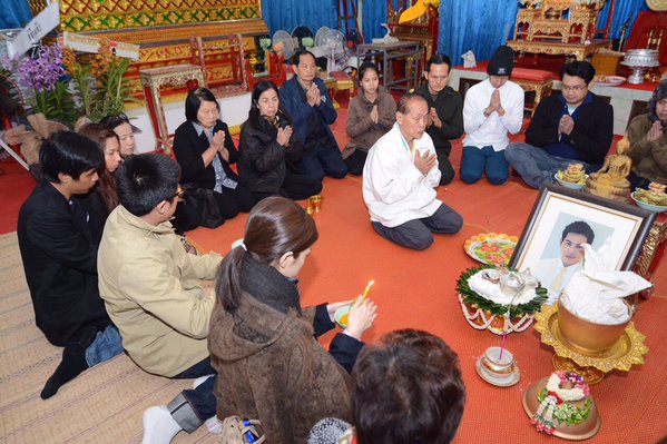 ครอบครัวสหวงษ์ เก็บอัฐิ ปอ ทฤษฎี เตรียมลอยอังคารที่อ่าวไทย