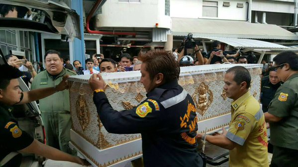 จิ๊ก เนาวรัตน์ แต่งหน้าศพ ปอ ทฤษฎี-เพื่อนดารา แฟนคลับ ร่วมส่งปอกลับบ้าน