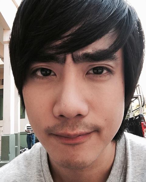 ฮัท เดอะสตาร์ ขีดเขียนบนจุดชมวิวภูชีดาว ชาวเน็ตท้วง เจอสวนกลับขึ้นมึง - กู