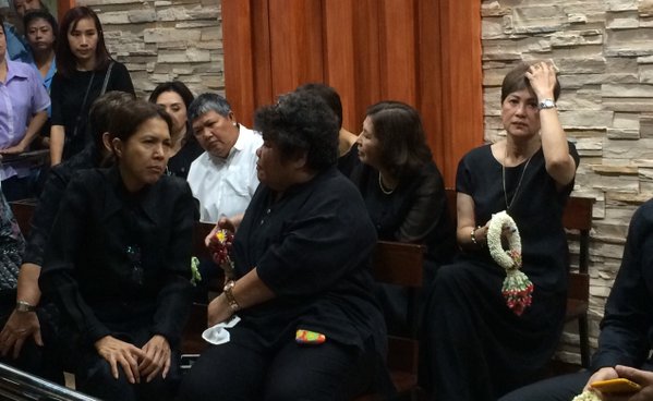 จิ๊ก เนาวรัตน์ แต่งหน้าศพ ปอ ทฤษฎี-เพื่อนดารา แฟนคลับ ร่วมส่งปอกลับบ้าน