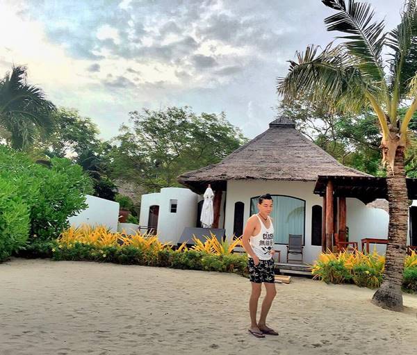 จับผิดภาพ ปู แบล็คเฮด เที่ยวทะเล หรือจะไปกับสาวคนนี้ ?