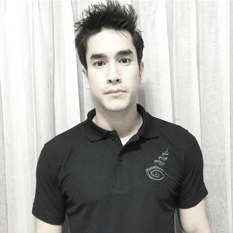 ณเดชน์ พร้อมคุณพ่อคุณแม่ ขอทำดีเพื่อพ่อ ทำเสื้อดำแจก