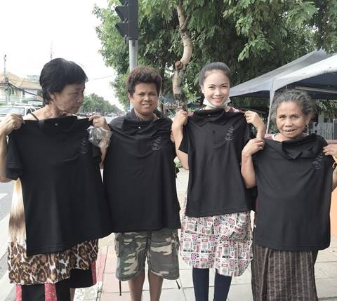 ณเดชน์ พร้อมคุณพ่อคุณแม่ ขอทำดีเพื่อพ่อ ทำเสื้อดำแจก