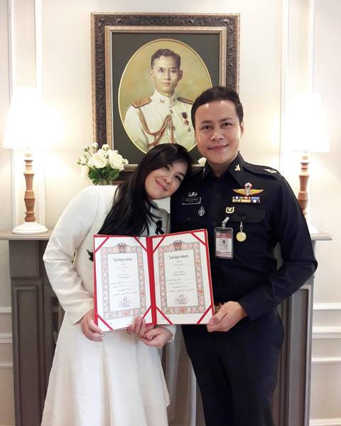 โบ ชญาดา ชวนน้องสะใภ้ เพชร นาระ จดทะเบียนสมรสคู่ ครอบครัวใหญ่สุดอบอุ่น