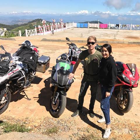 แพท ณปภา กับภารกิจตาม เบนซ์ เรซซิ่ง ขึ้นภูทับเบิก ท้องก็จริง แต่ซิ่งด้วย !