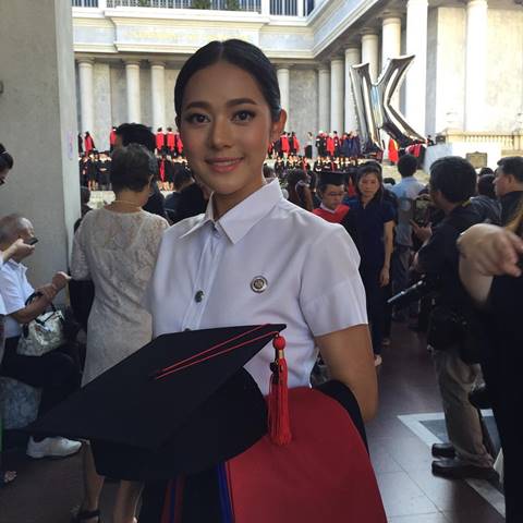 ทับทิม อัญรินทร์ ทั้งสวยทั้งเก่ง รับปริญญาใบที่ 2 จากเอแบค !