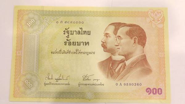 หมดเกลี้ยง ! แห่แลกธนบัตรที่ระลึกในหลวง ร.9-บางรายมารอตั้งแต่เที่ยงคืน