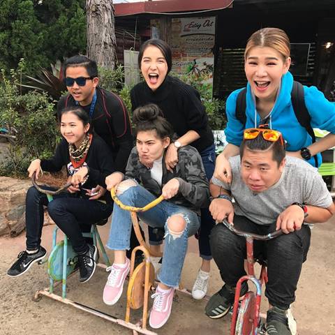 แพท ณปภา กับภารกิจตาม เบนซ์ เรซซิ่ง ขึ้นภูทับเบิก ท้องก็จริง แต่ซิ่งด้วย !