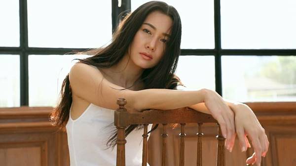 นุ่น วรนุช กับความงามสะกดตา ตรึงใจ ใน Vogue Thailand