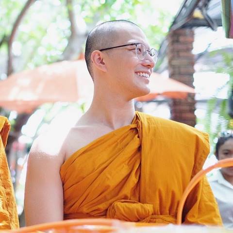 โซเชียลถกสนั่น พระบี้ อุ้มลูกสาว น้องเป่าเปา อาบัติหรือไม่ ?