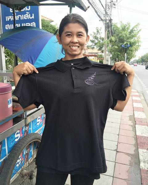 ณเดชน์ พร้อมคุณพ่อคุณแม่ ขอทำดีเพื่อพ่อ ทำเสื้อดำแจก