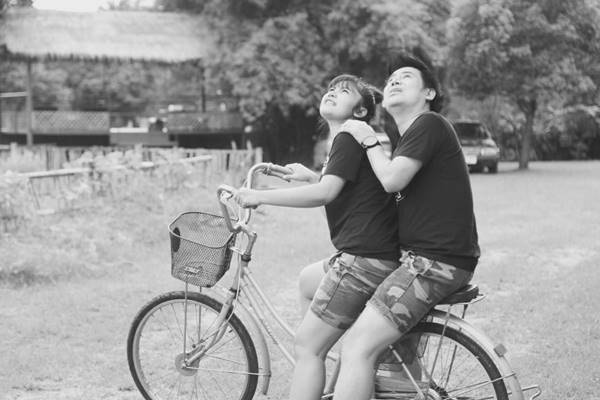 ชมชีวิต ตั๊กแตน ชลดา - เพชร กับความรักในท้องนา มีแค่พี่...น้องก็มีความสุข