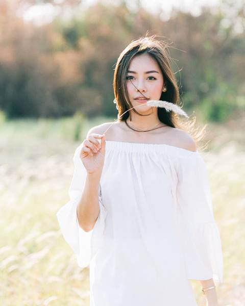 จ๋อมแจ๋ม นางเอก MV อ้าว เขาว่าเธอคนนี้คือหวานใจคนใหม่ มาร์ช จุฑาวุฒิ